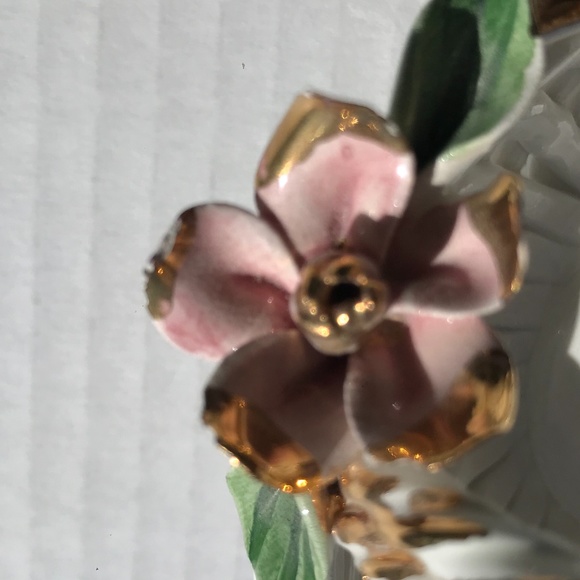 Porcelain Basket With Applied Flowers And Gold Details Vintage - Picture 6 of 8